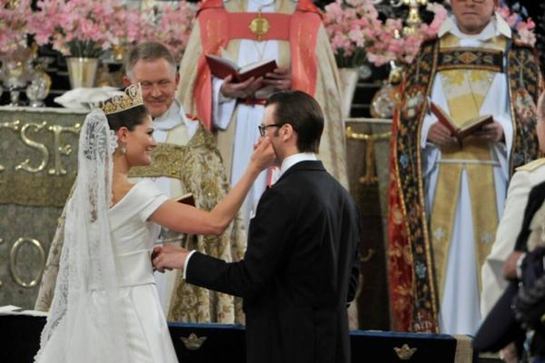 Švedijos sosto įpėdinė ir jos išrinktasis pelnė žmonių simpatijas paprastumu 