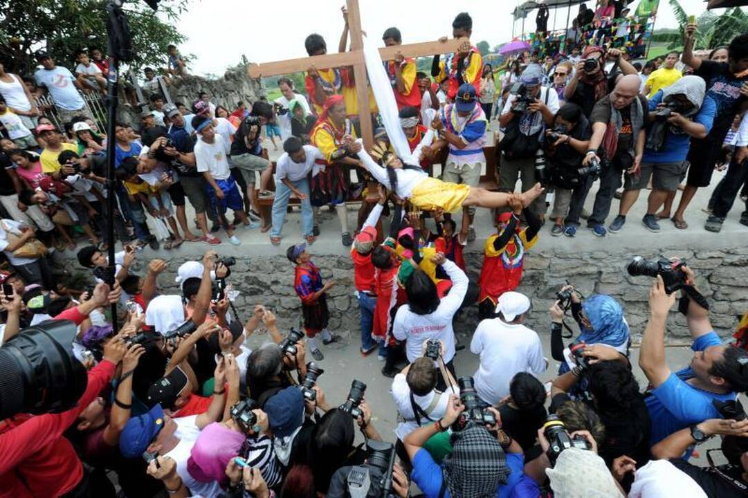 Filipinuose Didysis penktadienis minimas kruvinomis ceremonijomis