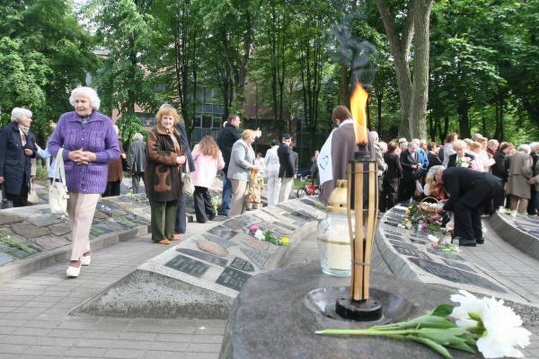 Vilties ir gedulo dieną Klaipėdoje priminė žilagalvių eisena