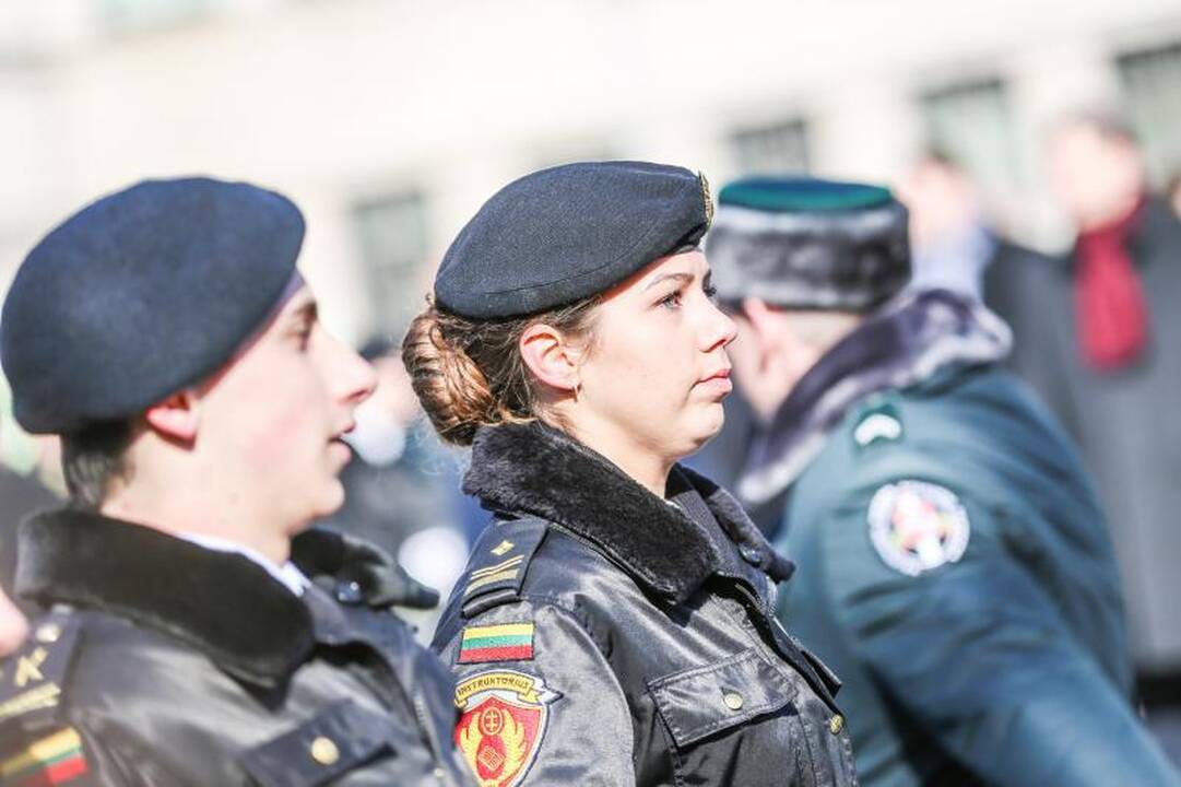 Prezidentė prisiekusiams kariams: turite gyventi ne tik sau