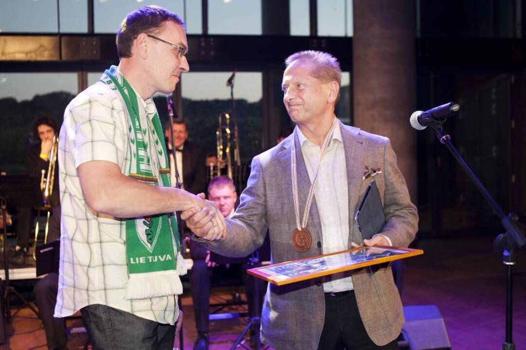 Sukaktuvininkui – ir vardinis konjakas, ir linkėjimai