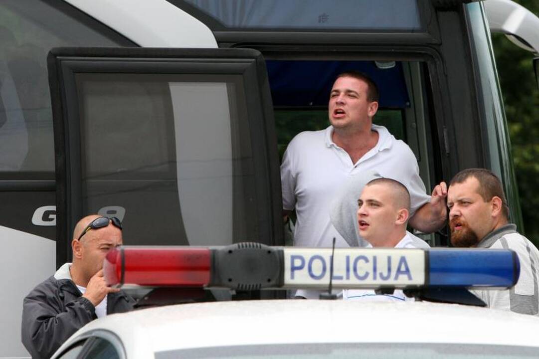 Kaune, Rotušės aikštėje, suimti 12 sirgalių, sukėlusių muštynes (atnaujinta)