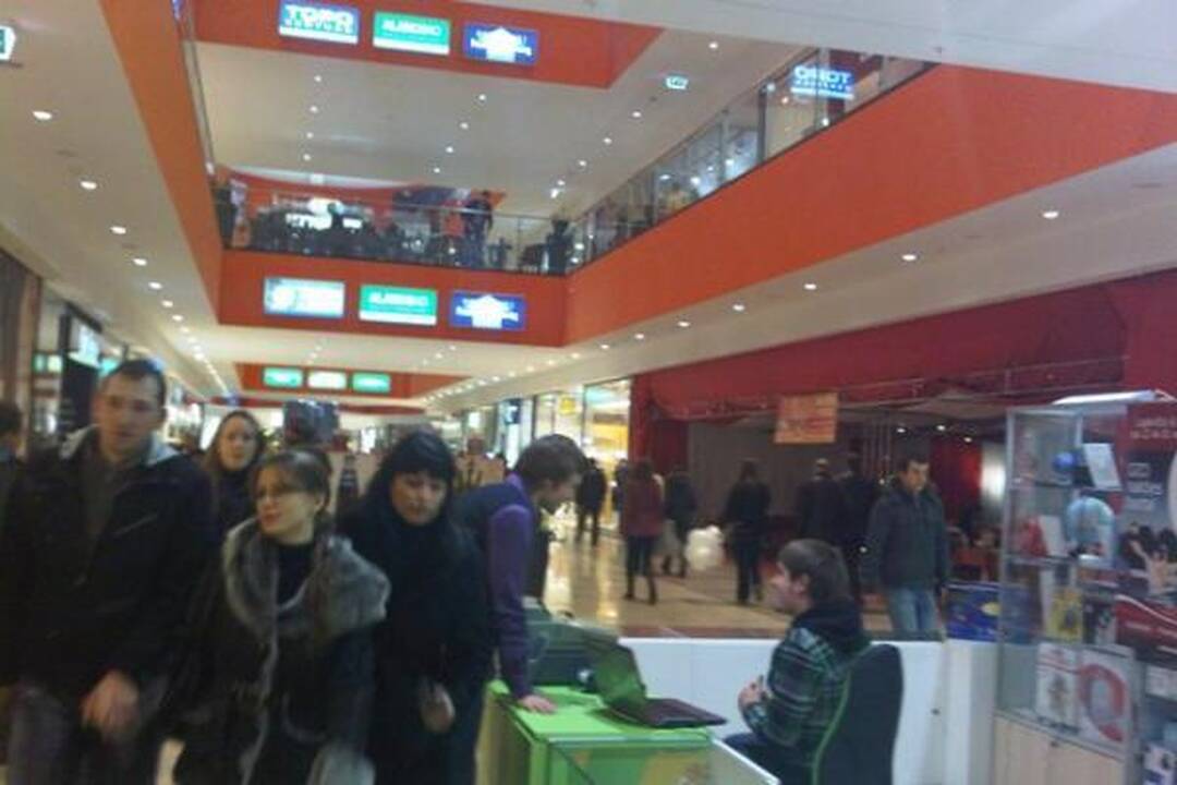 „Ozo“ naktinis išpardavimas nesulaukė pirkėjų antplūdžio (dar papildyta)