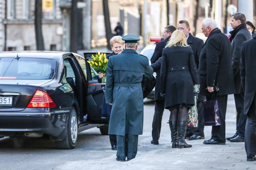 Prezidentė prisiekusiams kariams: turite gyventi ne tik sau