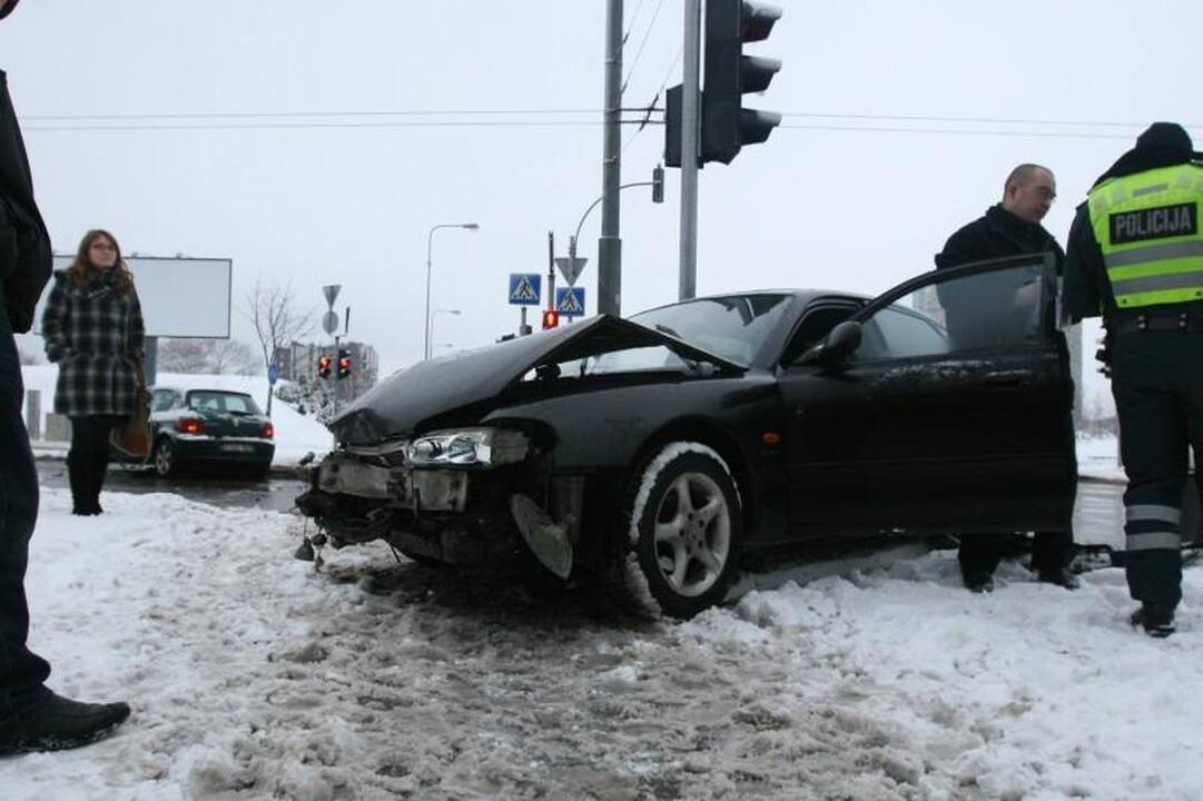 Nepastabumo kaina – trys sudaužyti automobiliai