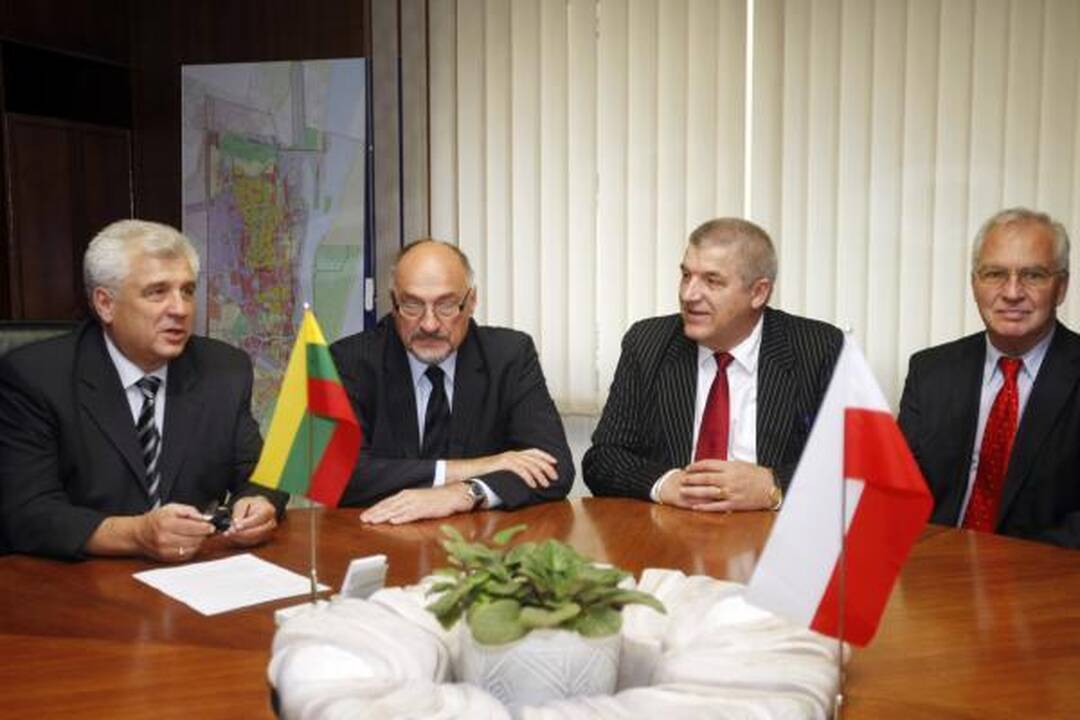 Lietuvos ir Lenkijos uostai sutarė bendradarbiauti (papildyta)