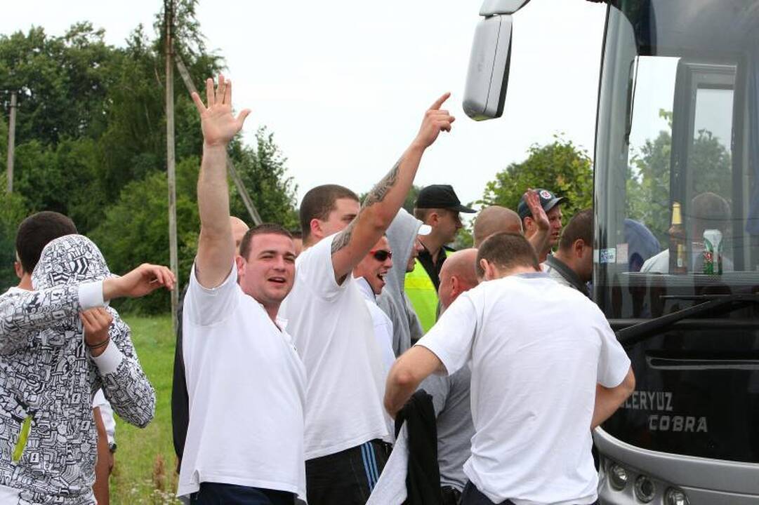 Kaune, Rotušės aikštėje, suimti 12 sirgalių, sukėlusių muštynes (atnaujinta)