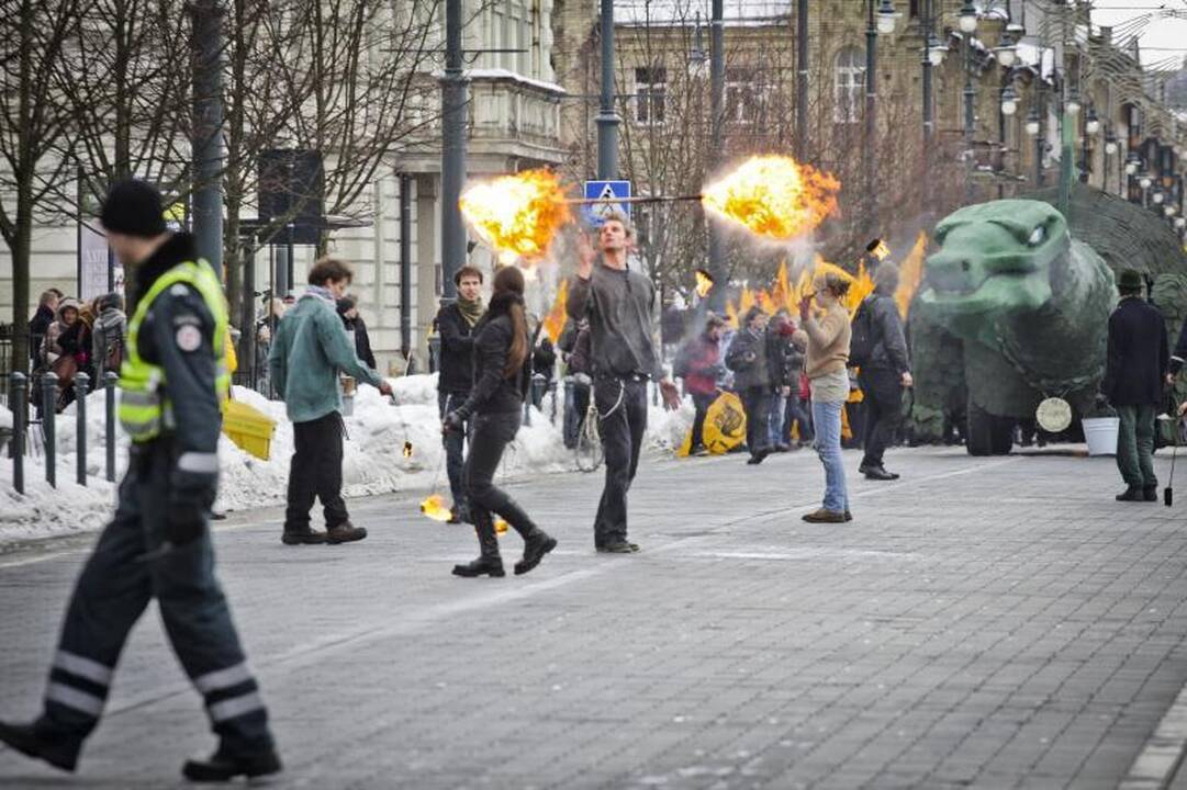 Sniego nepabūgęs Dinas Zauras vėl nukeliavo pas filologes