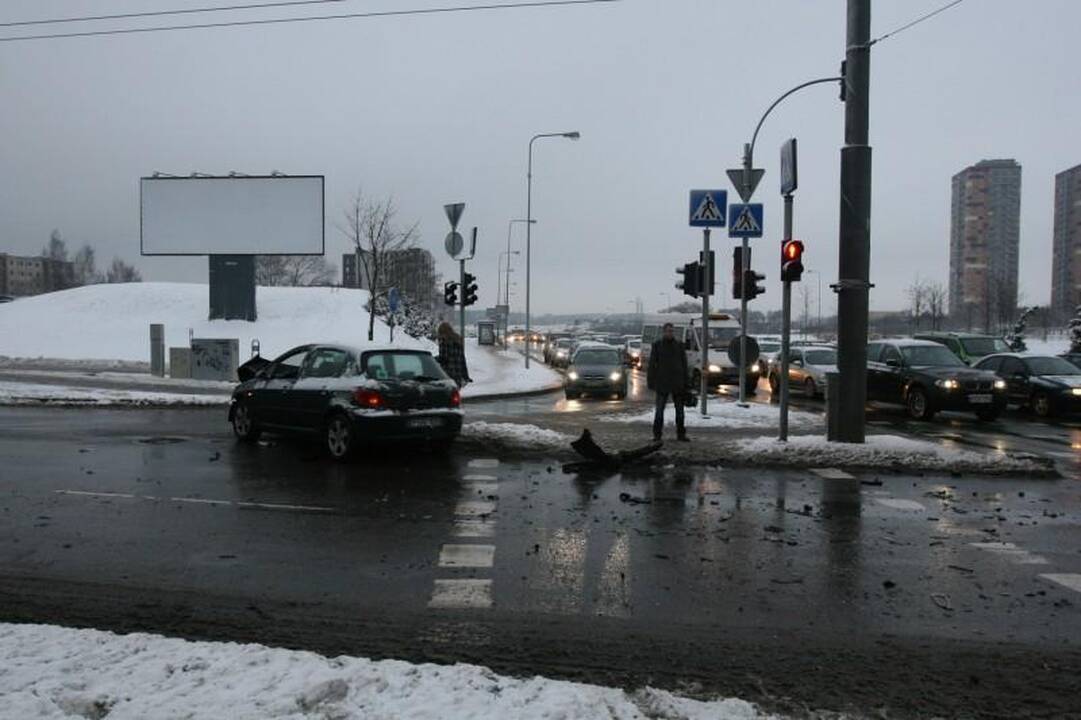 Nepastabumo kaina – trys sudaužyti automobiliai