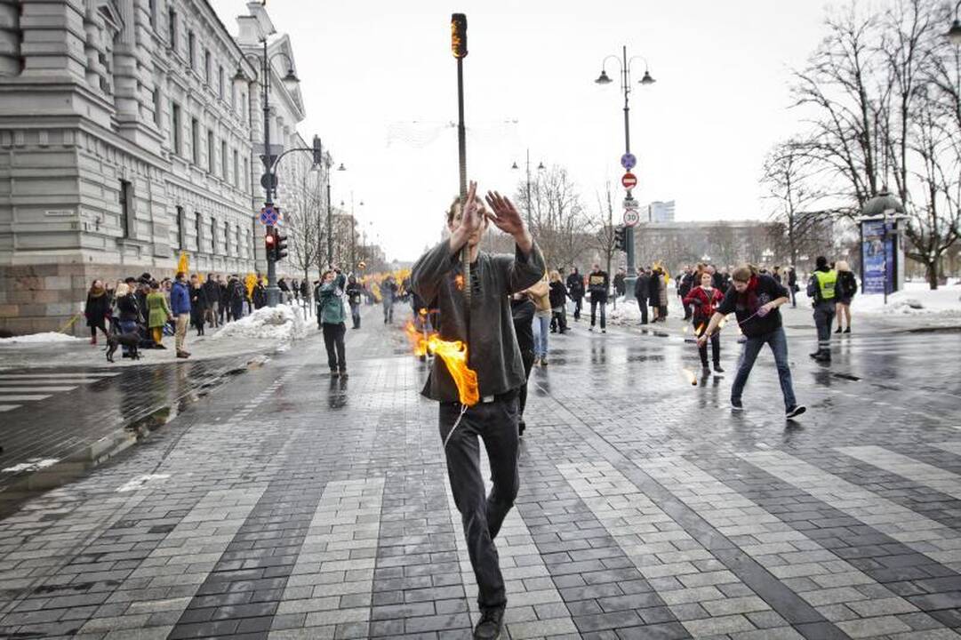 Sniego nepabūgęs Dinas Zauras vėl nukeliavo pas filologes