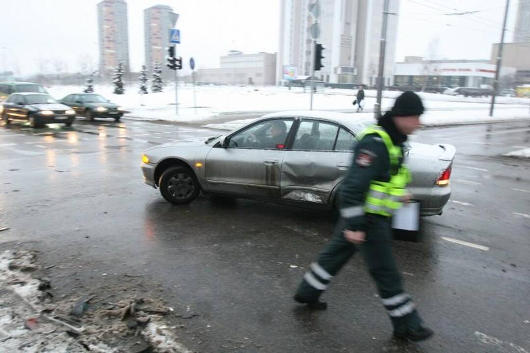 Nepastabumo kaina – trys sudaužyti automobiliai