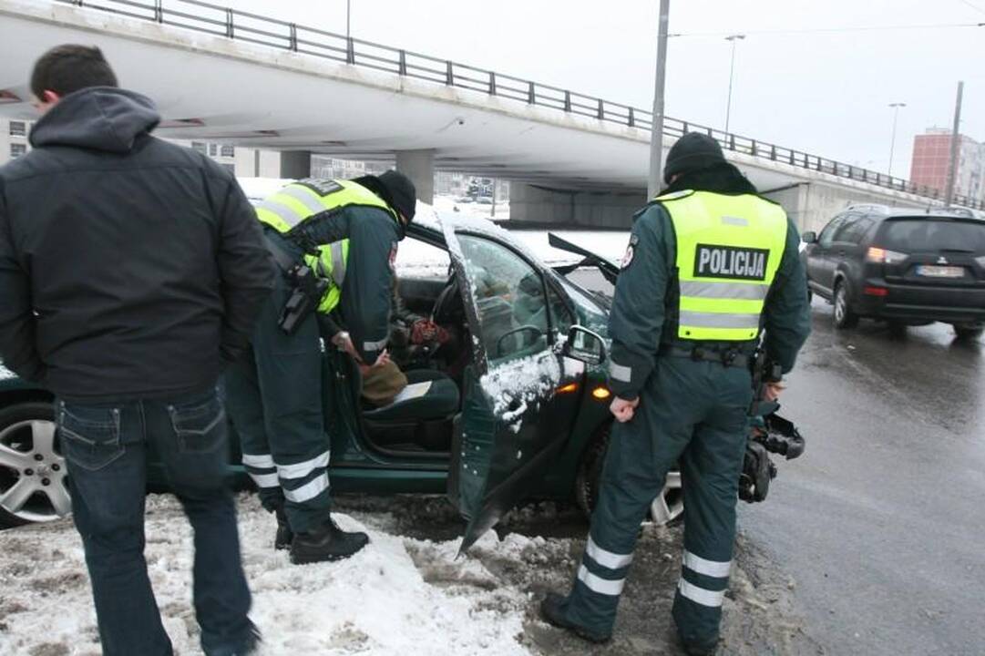 Nepastabumo kaina – trys sudaužyti automobiliai
