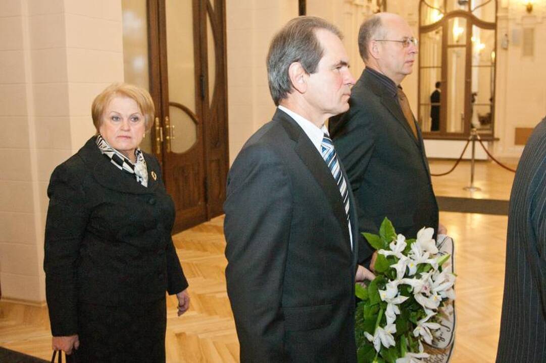 Su B.Lubiu atsisveikina politikai ir visuomenės veikėjai