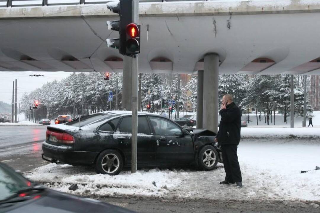 Nepastabumo kaina – trys sudaužyti automobiliai