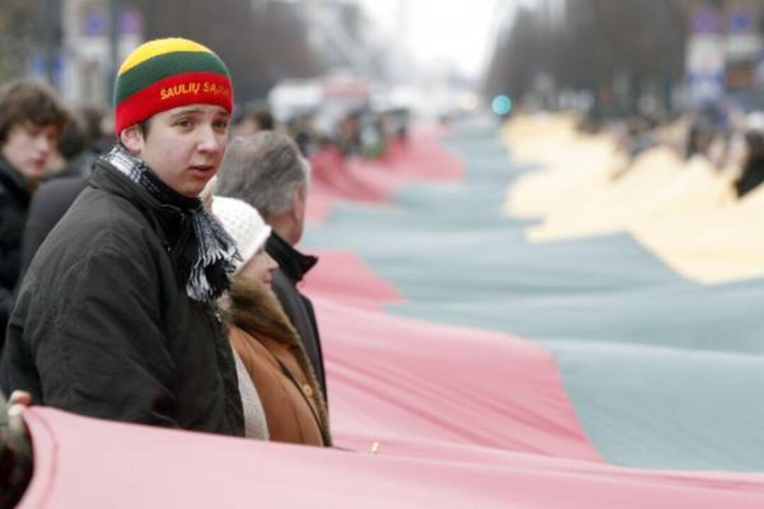 Valstybinės šventės džiugina tautinės atributikos gamintojus