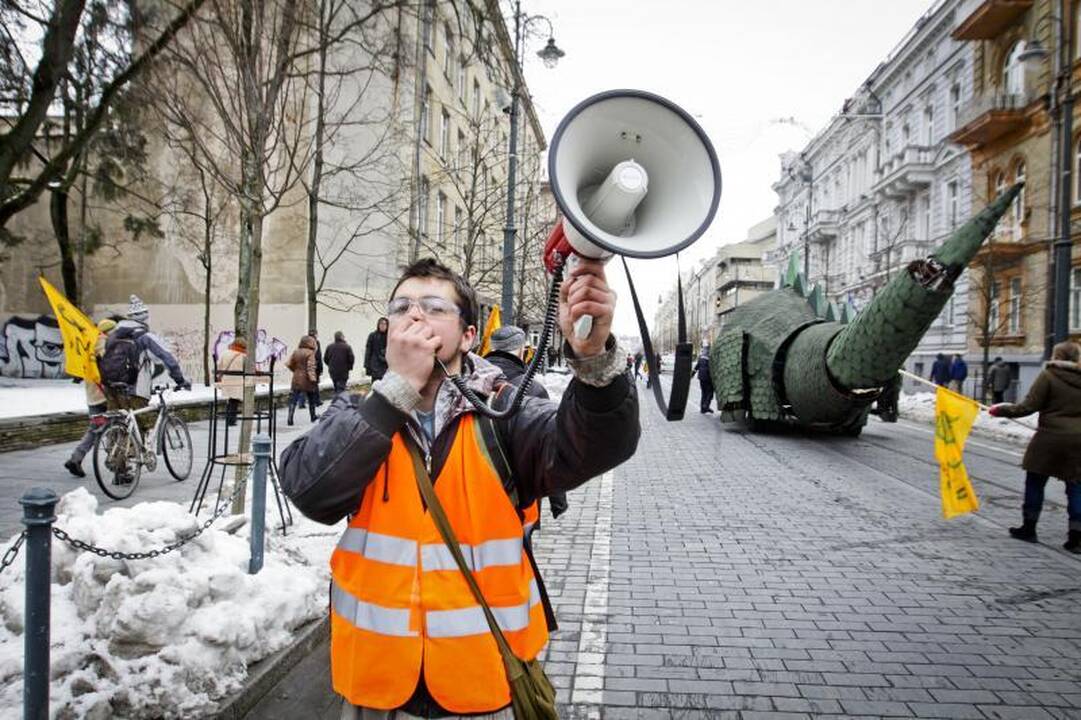 Sniego nepabūgęs Dinas Zauras vėl nukeliavo pas filologes