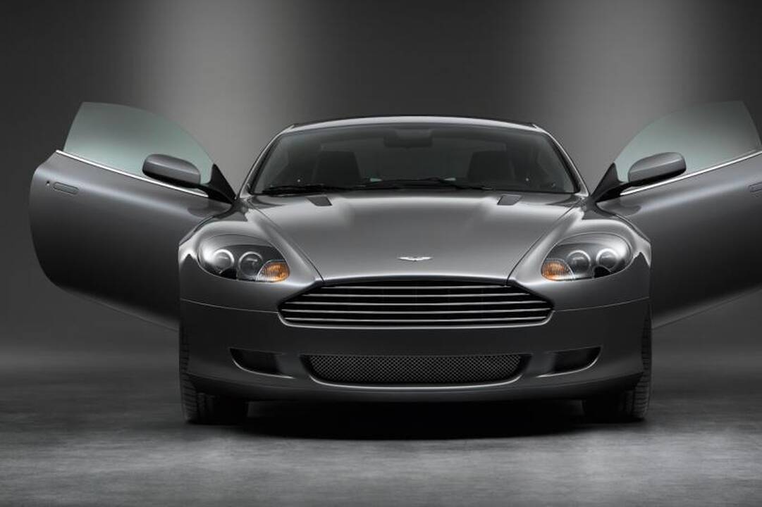 Gatvėje užfiksuotas ateities „Aston Martin DB9 Spy“