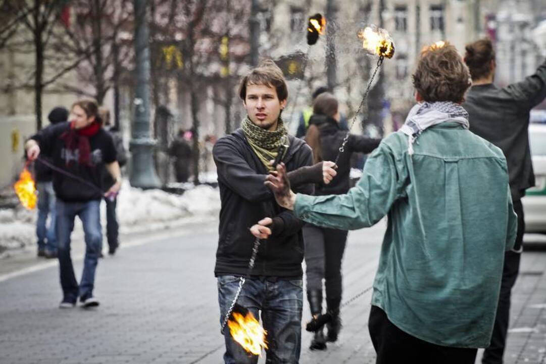 Sniego nepabūgęs Dinas Zauras vėl nukeliavo pas filologes