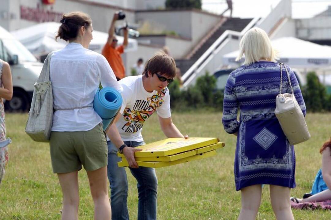 Vilniečiai prie Baltojo tilto susirinko bendrų pietų
