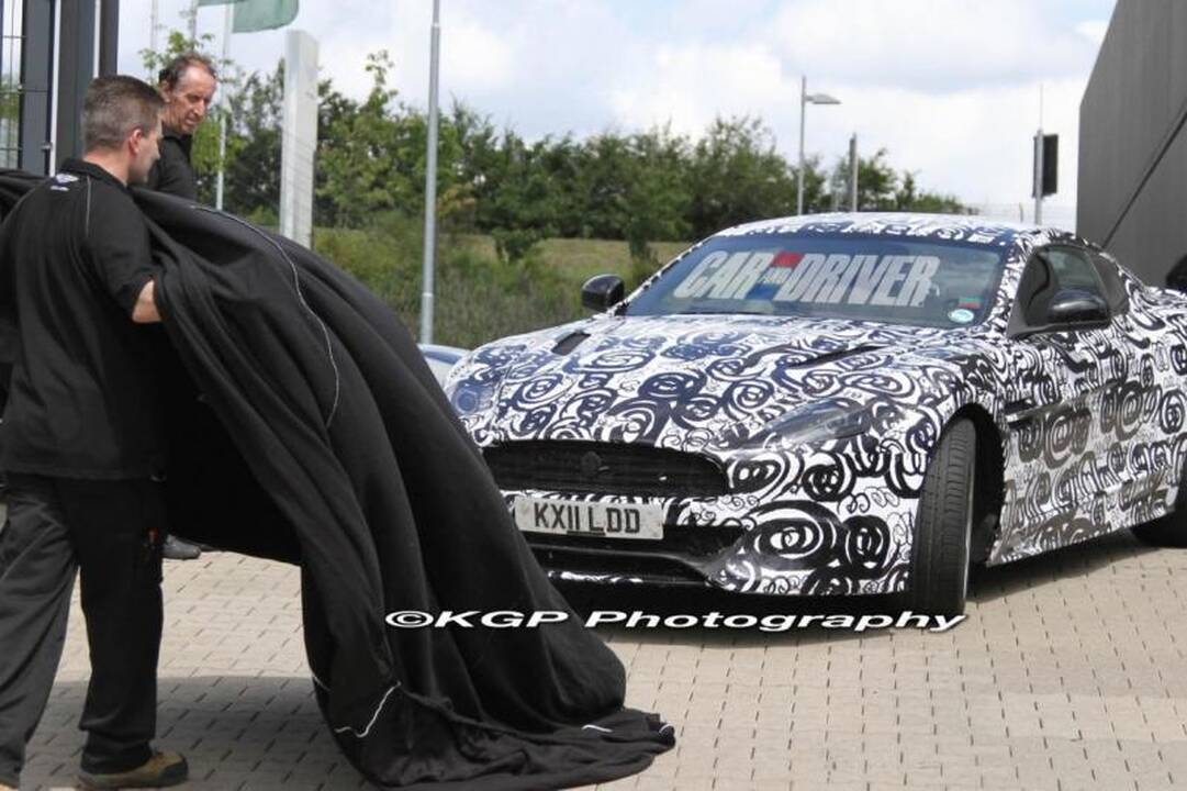 Gatvėje užfiksuotas ateities „Aston Martin DB9 Spy“