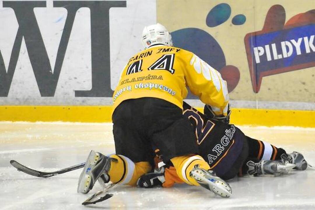 Ledo ritulio čempionate „Kirai“ sudorojo „Ledžingą“
