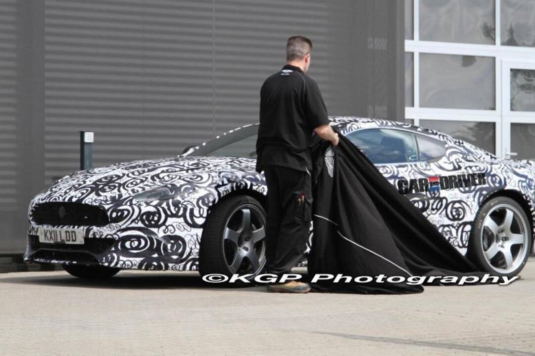 Gatvėje užfiksuotas ateities „Aston Martin DB9 Spy“