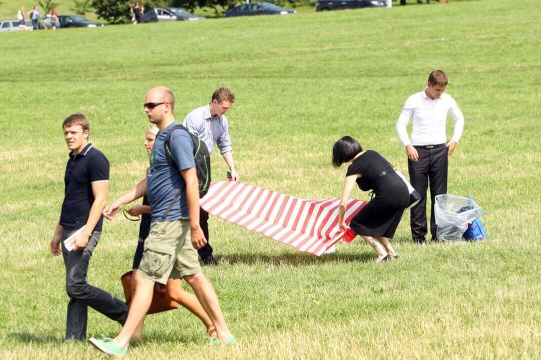 Vilniečiai prie Baltojo tilto susirinko bendrų pietų