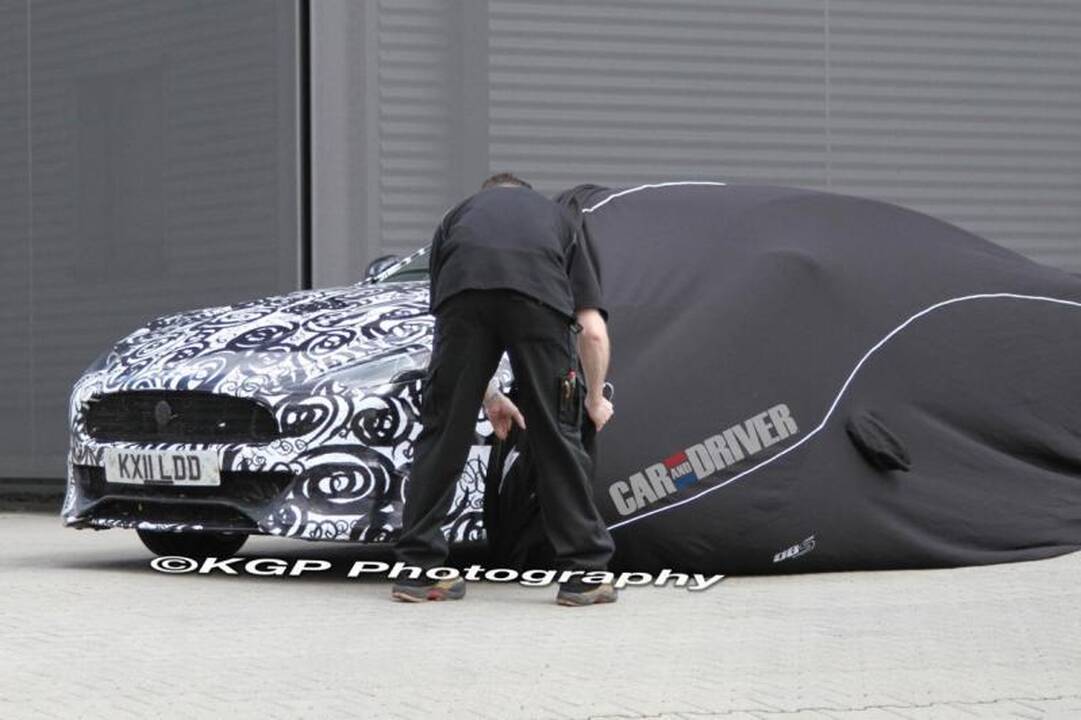 Gatvėje užfiksuotas ateities „Aston Martin DB9 Spy“