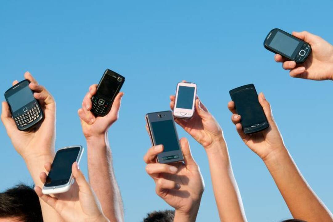 PSO: mobilieji telefonai tikėtinai didina vėžio riziką
