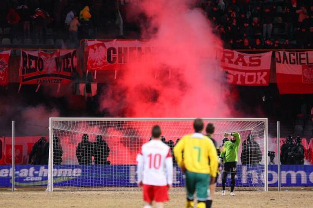 Lietuvos futbolininkai netikėtai palaužė lenkus