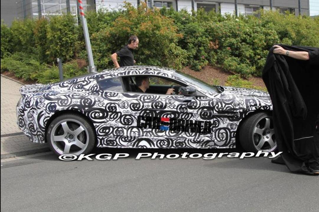 Gatvėje užfiksuotas ateities „Aston Martin DB9 Spy“