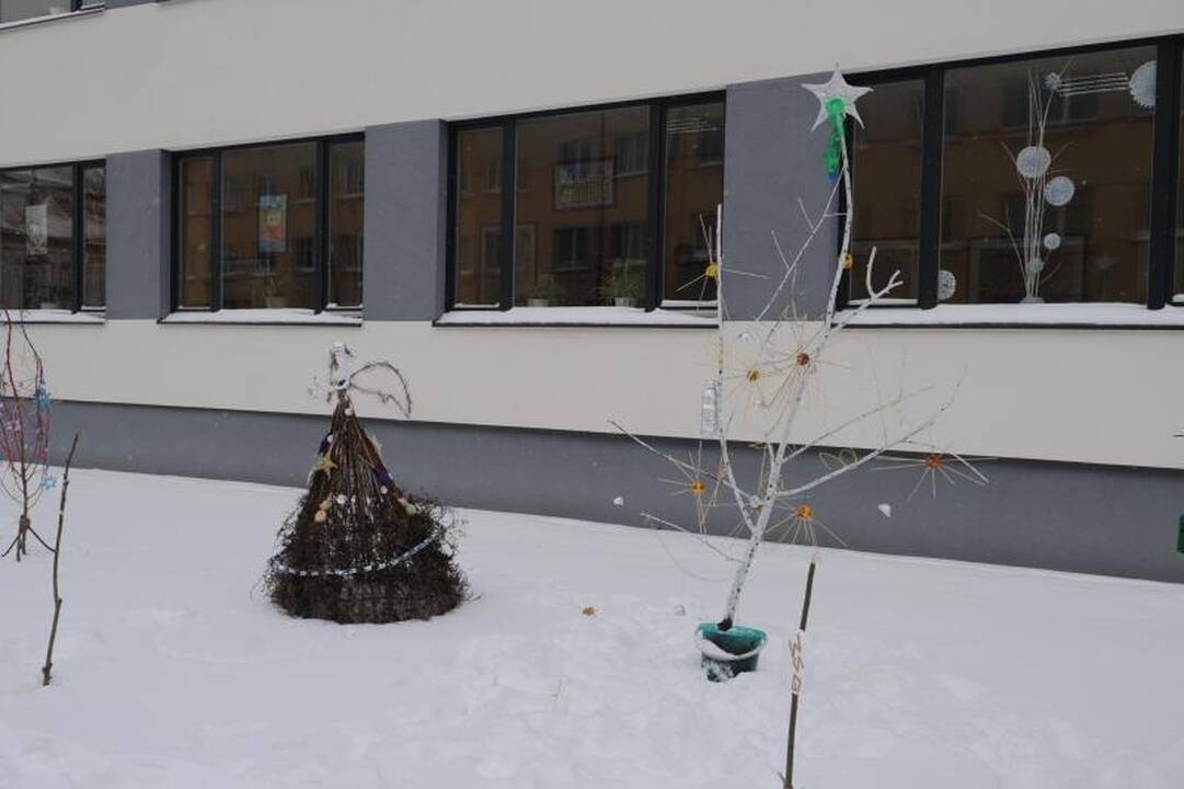 Vilniaus centrą papuošė neįprastos gimnazistų eglutės