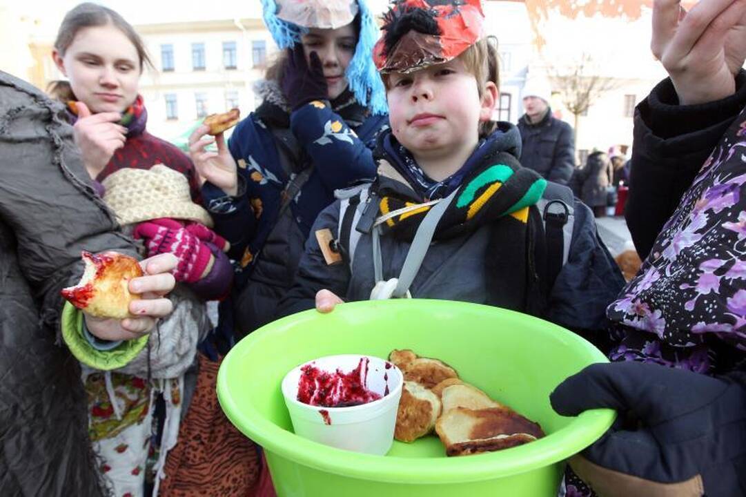 Užgavėnių linksmybės Vilniuje: mugė, blynai ir Morės kremavimas