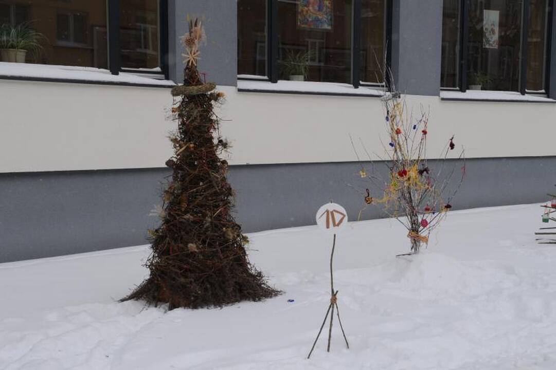 Vilniaus centrą papuošė neįprastos gimnazistų eglutės