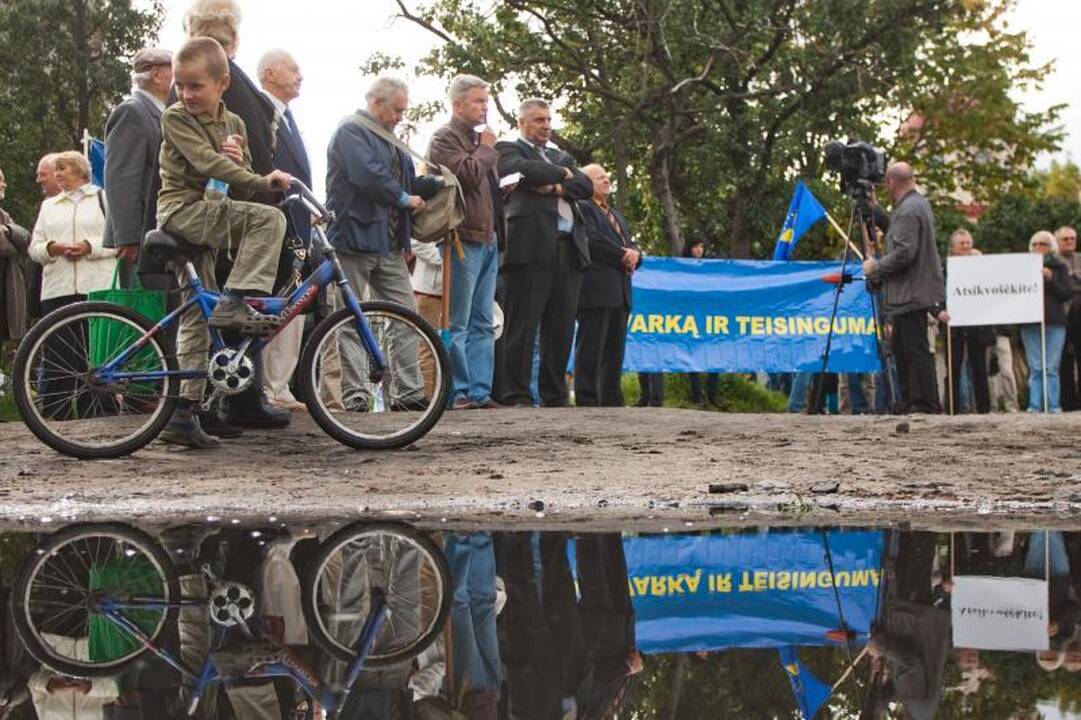 „Tvarkiečiai“ piktinosi esą lenkams palankia rajono valdžios politika