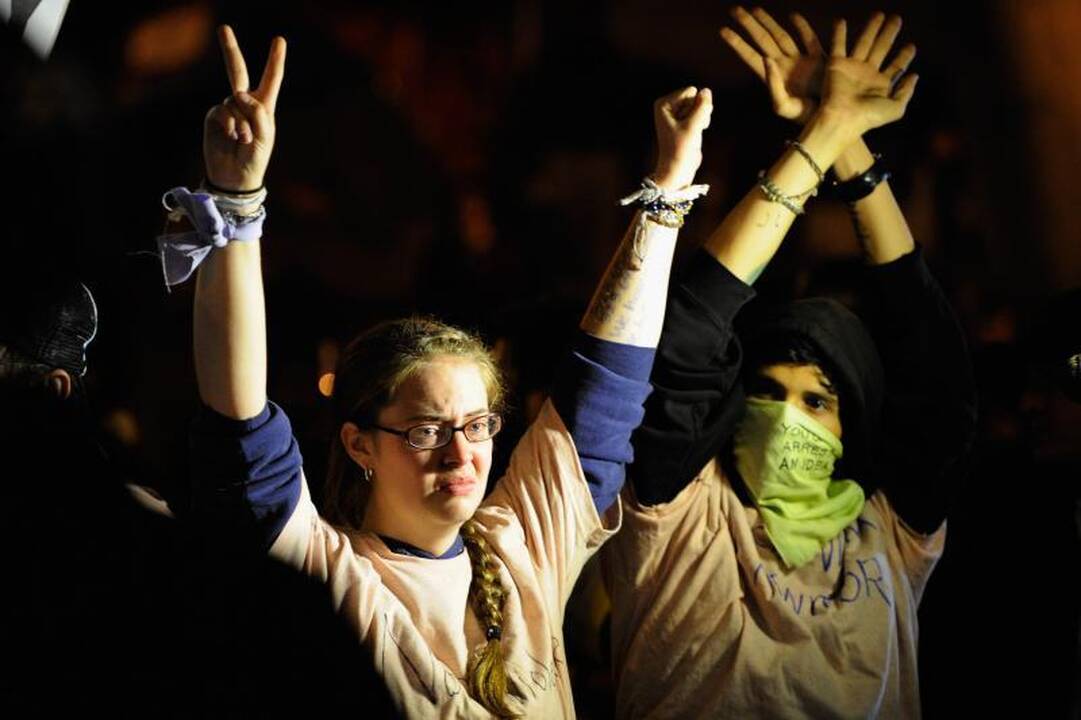 Los Andželo riaušių policija pradėjo supti protestų stovyklą