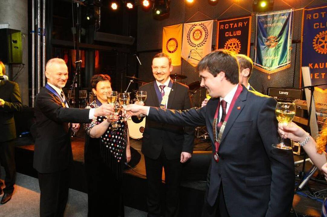 Kauno Rotary klubai ir šventė, ir aukojo