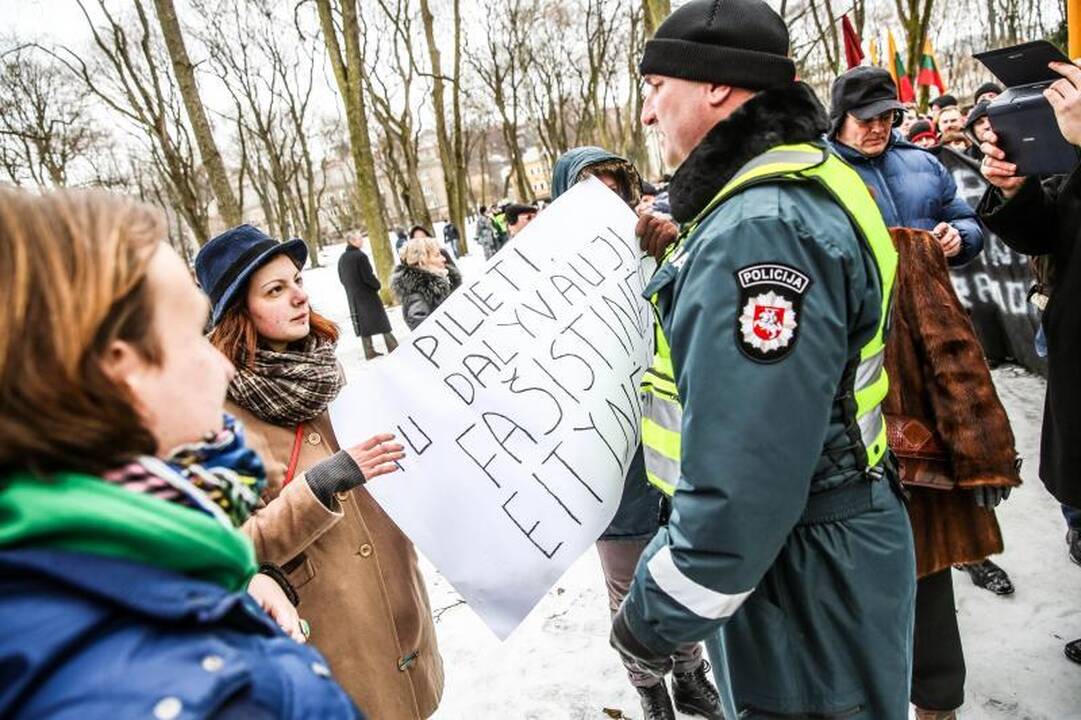 Provokacija nepavyko: tautininkų eitynės baigėsi sugiedojus himną