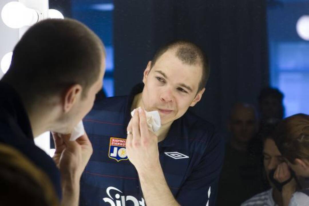 Krepšininkai pozavo nuotraukoms su vaikais