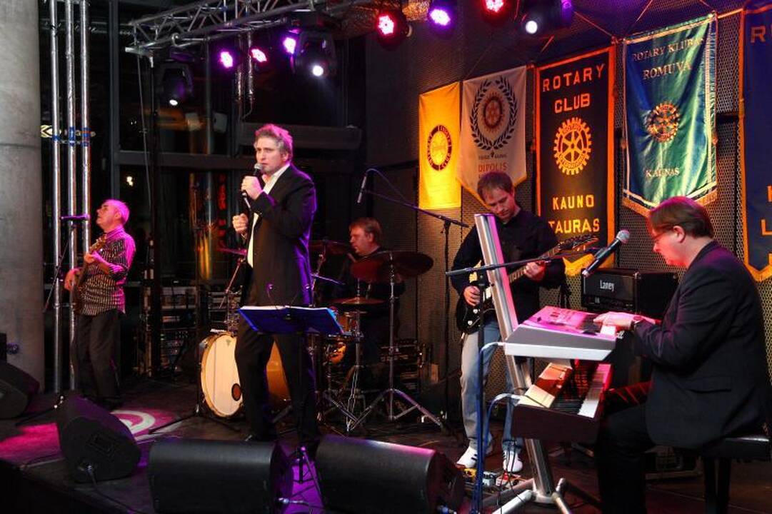 Kauno Rotary klubai ir šventė, ir aukojo
