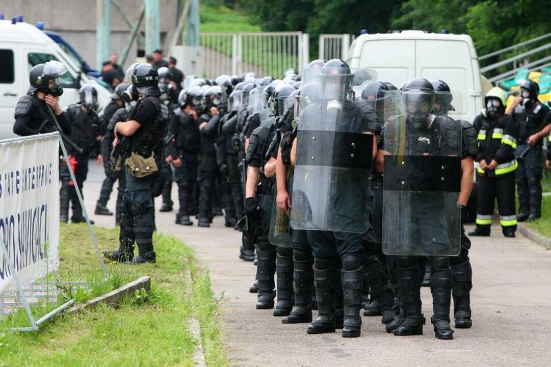 Olandų futbolo sirgaliai jau Kaune, lenkai jau spėjo pasižymėti (pildoma)