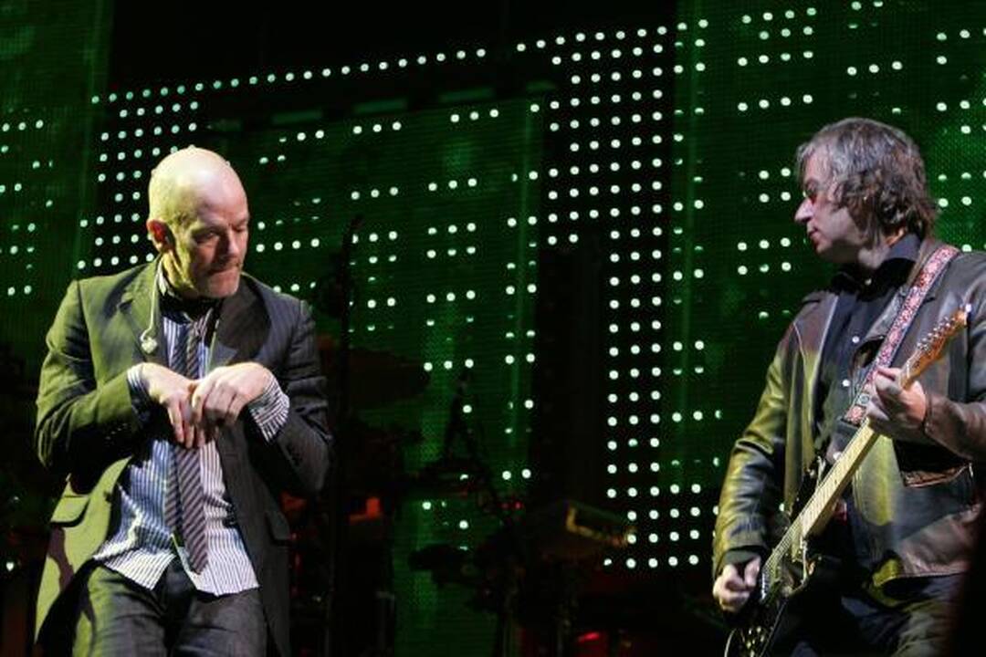 R.E.M. koncertas Lietuvoje: grupės lyderis klaupėsi prieš gerbėjus