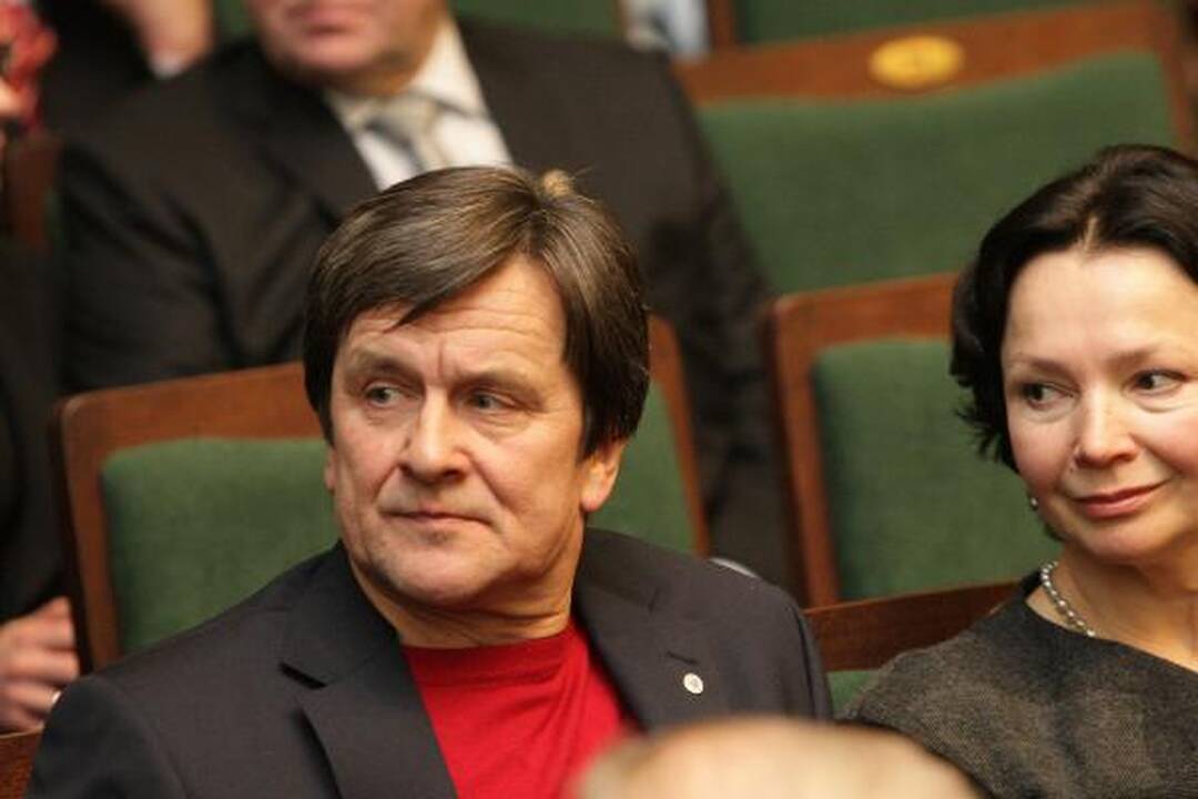 Orkestrui - aplodismentai, R.Paului - bisai