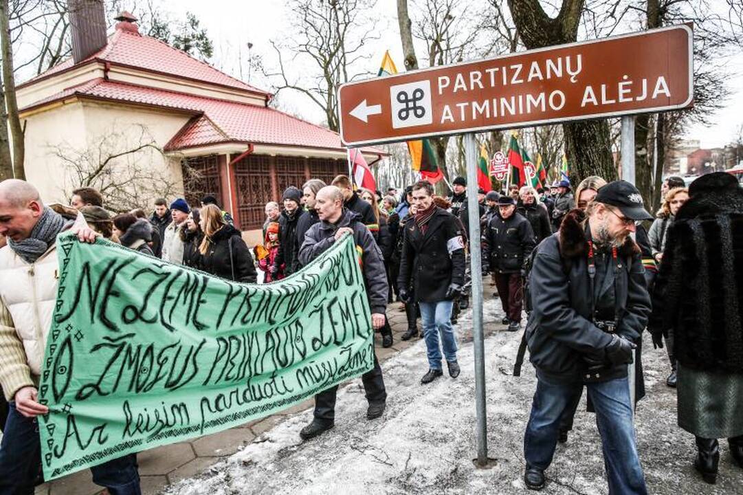 Provokacija nepavyko: tautininkų eitynės baigėsi sugiedojus himną