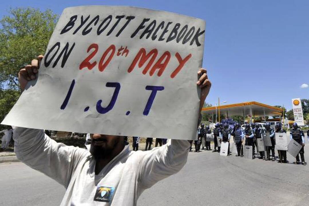 Pakistane po „Facebook“ uždarytas ir „YouTube“