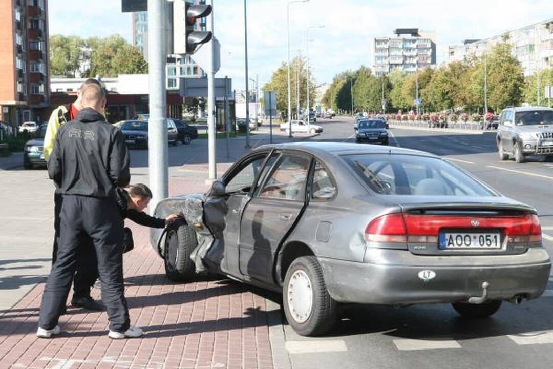 Klaipėdoje į avariją pateko Rusijos konsulato automobilis 