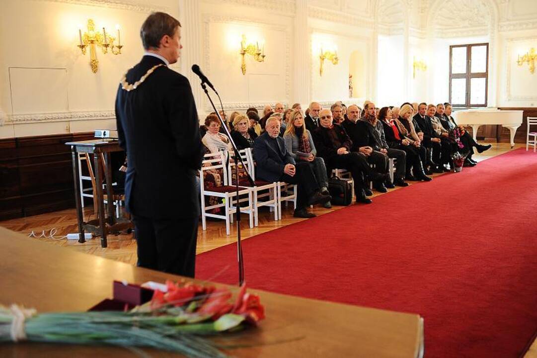 Rotušėje rašytojui P.Palilioniui įteikta B.Brazdžionio premija