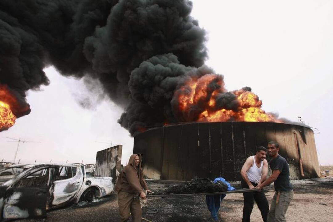 Libijos mieste Sirte sprogus degalų cisternoms žuvo per 50 žmonių