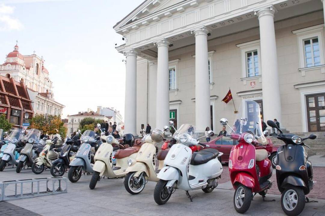 Motorolerių mėgėjai sostinėje uždarė sezoną