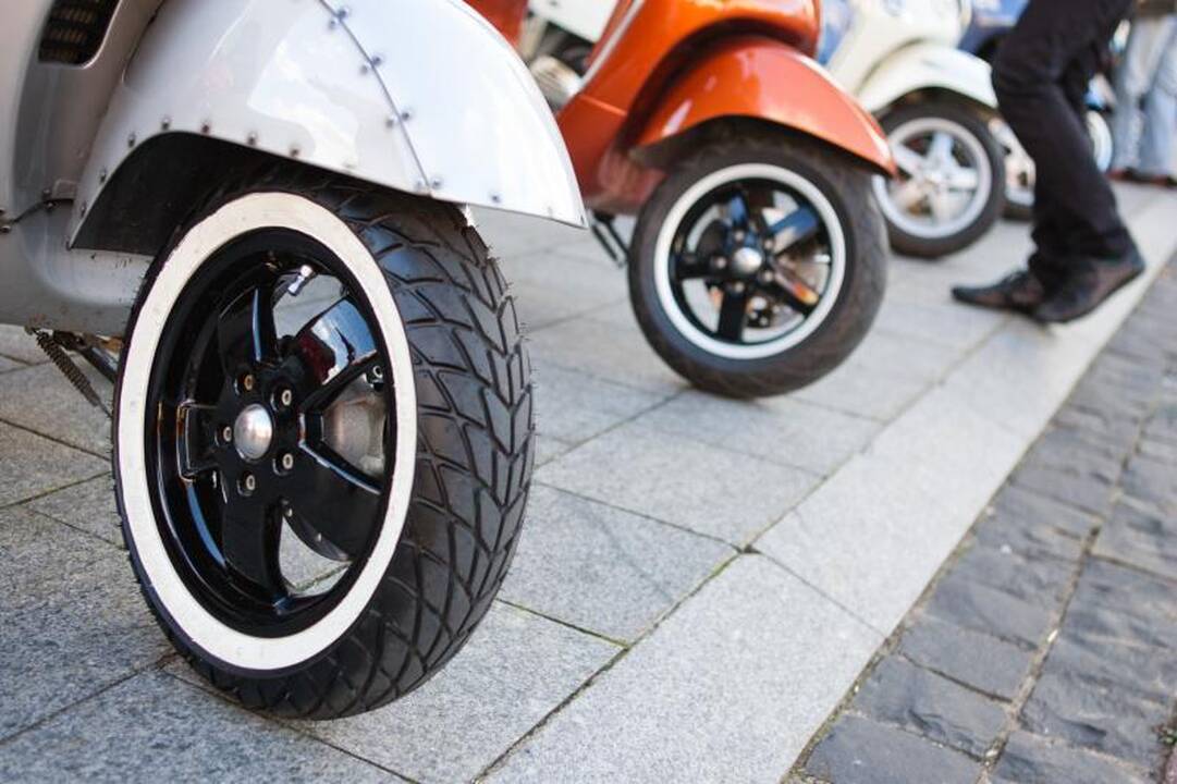 Motorolerių mėgėjai sostinėje uždarė sezoną